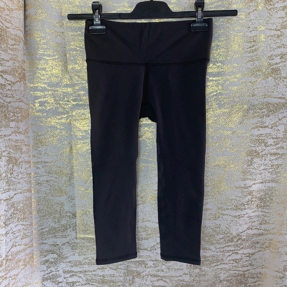 LULULEMON Athletic Grey High-Rise Cropped Fit Leggings - Picture 2 of 11